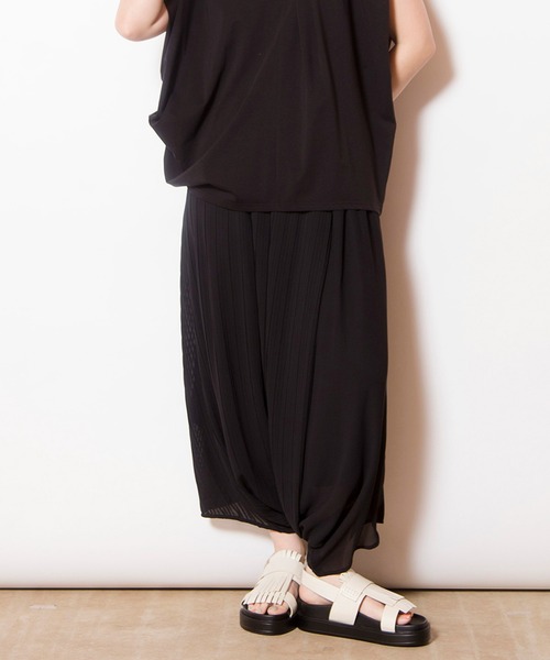 OSMOSIS(オズモーシス)の「プリーツレイヤードアラジンパンツ(その他パンツ・レディース・ブラック/ライトグレー/ブルー・ONE SIZE)」の1枚目の写真