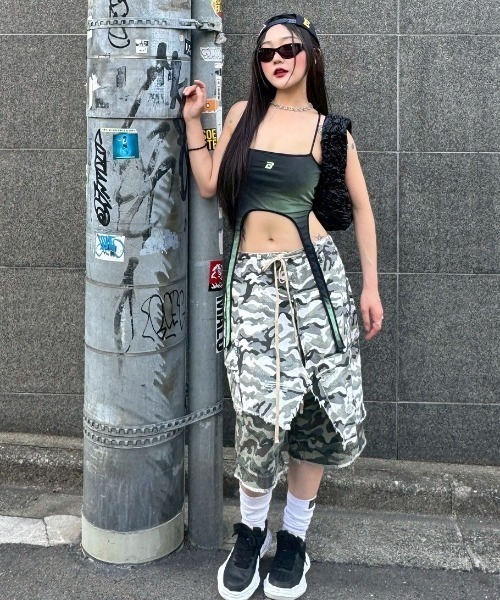 FR(13)NDS（フレンズ）の「FR(13)NDS /フレンズ/Fake Layered Cargo SHORTS（カーゴパンツ・メンズ・ホワイト/ブラック・F）」の3枚目の写真
