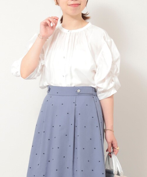 MICO COULIER（ミコクリエ）の「シルキーローンボリューム袖ブラウス（シャツ/ブラウス・レディース・オフホワイト/チャコールグレー/ミント・38）」の2枚目の写真