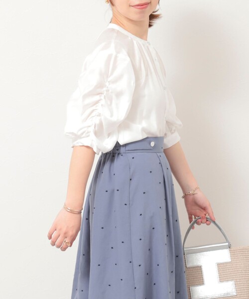 MICO COULIER（ミコクリエ）の「シルキーローンボリューム袖ブラウス（シャツ/ブラウス・レディース・オフホワイト/チャコールグレー/ミント・38）」の9枚目の写真