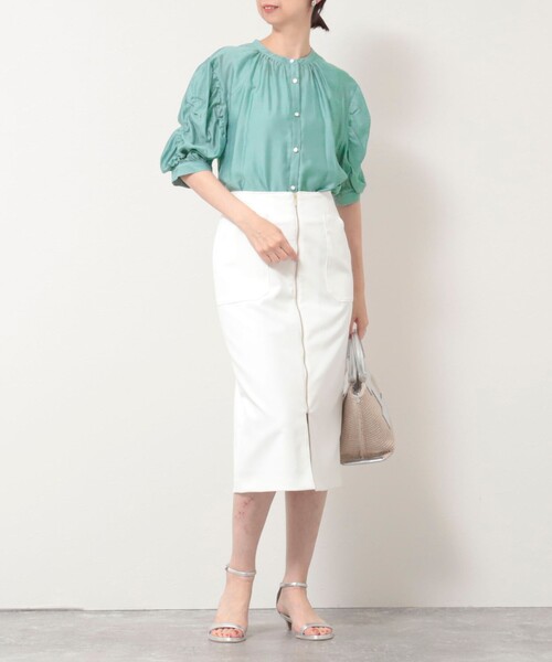 MICO COULIER（ミコクリエ）の「シルキーローンボリューム袖ブラウス（シャツ/ブラウス・レディース・オフホワイト/チャコールグレー/ミント・38）」の5枚目の写真