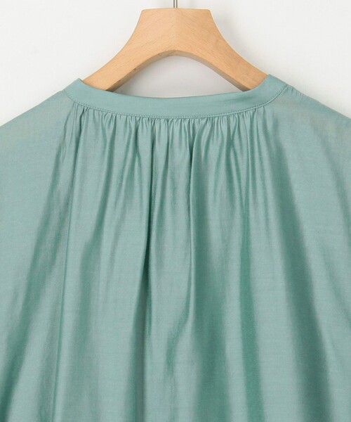 MICO COULIER（ミコクリエ）の「シルキーローンボリューム袖ブラウス（シャツ/ブラウス・レディース・オフホワイト/チャコールグレー/ミント・38）」の13枚目の写真