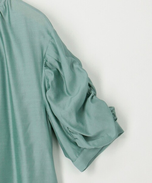 MICO COULIER（ミコクリエ）の「シルキーローンボリューム袖ブラウス（シャツ/ブラウス・レディース・オフホワイト/チャコールグレー/ミント・38）」の12枚目の写真