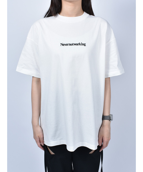 Import & Select(インポートアンドセレクト)の「【Nevernotworking】モンスターバック刺繍フロントロゴBIGTEE ビッグシルエットショートスリーブT 半袖Tシャツ(Tシャツ/カットソー・メンズ・ブラック/ホワイト・3/2)」の3枚目の写真