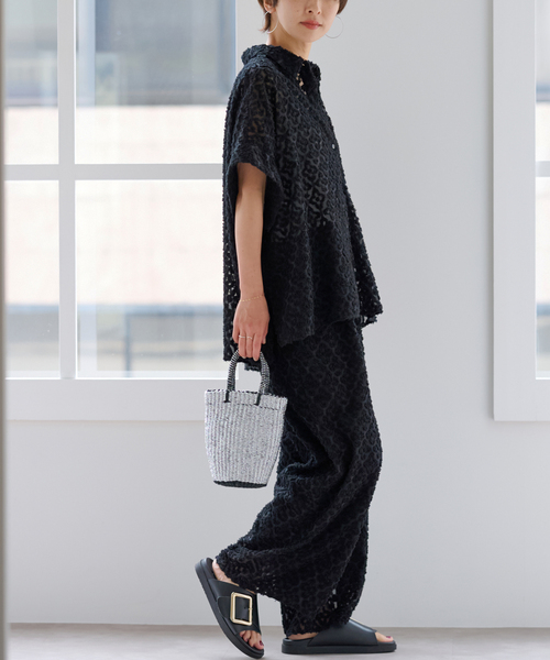 JOURNAL STANDARD relume(ジャーナルスタンダード レリューム)の「キカカットジャガードシャツ(シャツ/ブラウス・レディース・キャメル/ブラック・FREE)」の5枚目の写真