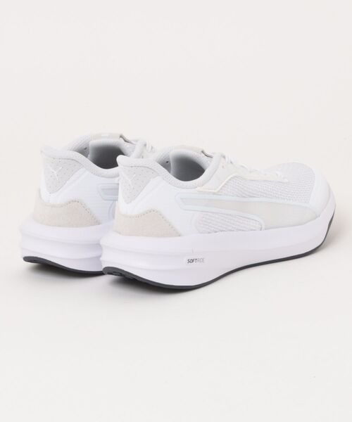 PUMA(プーマ)の「【PUMA】ソフトR コートニー ウィメンズ(スニーカー・レディース・ホワイト・23.0cm/23.5cm/24.0cm/24.5cm/25.0cm)」の2枚目の写真