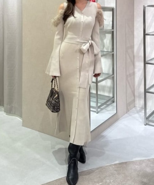 many wayショルダーフェイクファーニットワンピース 秋服（ワンピース