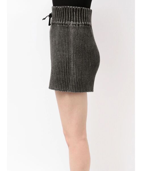 MURUA（ムルーア）の「リブニットパンツ【ショートパンツ】（その他パンツ・レディース・ブルー/ネイビー/ブラウン/ブラック・FREE）」の7枚目の写真