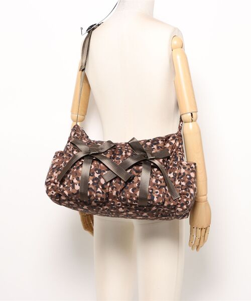 Three Four Time（ｽﾘｰﾌｫｰﾀｲﾑ）の「【Casselini】リボンボリュームショルダー（ショルダーバッグ・レディース・ブラウン・FREE）」の17枚目の写真
