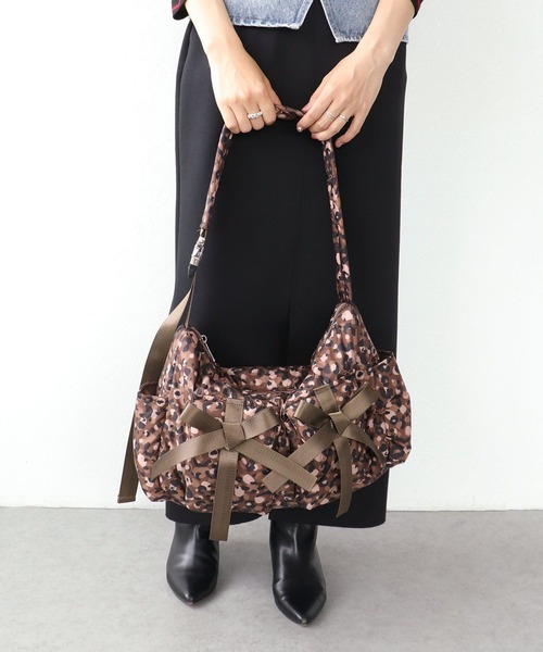 Three Four Time（ｽﾘｰﾌｫｰﾀｲﾑ）の「【Casselini】リボンボリュームショルダー（ショルダーバッグ・レディース・ブラウン・FREE）」の4枚目の写真