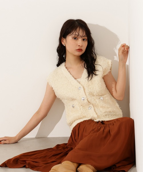 N.（N. Natural Beauty Basic）（エヌエヌナチュラルビューティーベーシック）の「Vネックニットジレ（ベスト・レディース・オフホワイト/ブラウン・MEDIUM）」の2枚目の写真