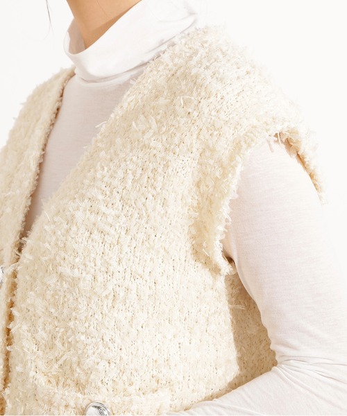 N.（N. Natural Beauty Basic）（エヌエヌナチュラルビューティーベーシック）の「Vネックニットジレ（ベスト・レディース・オフホワイト/ブラウン・MEDIUM）」の9枚目の写真