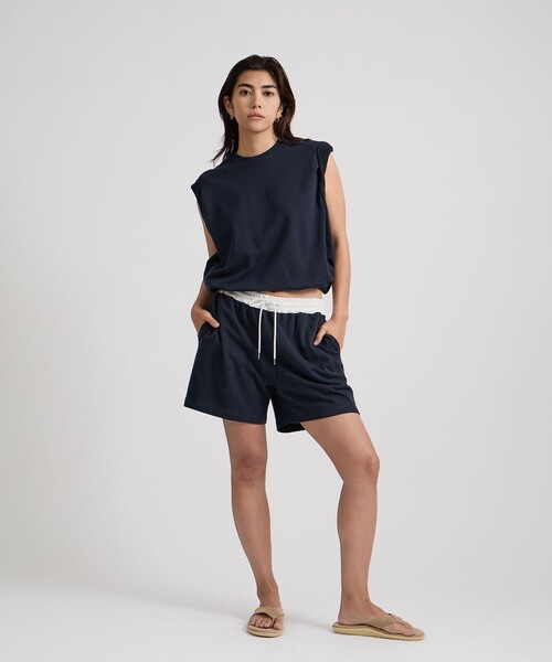 Saturdays NYC(サタデーズ ニューヨークシティ )の「Arisa Twisted Sleeve Top(Tシャツ/カットソー・レディース・グレー/ネイビー/ワイン・M/S)」の15枚目の写真