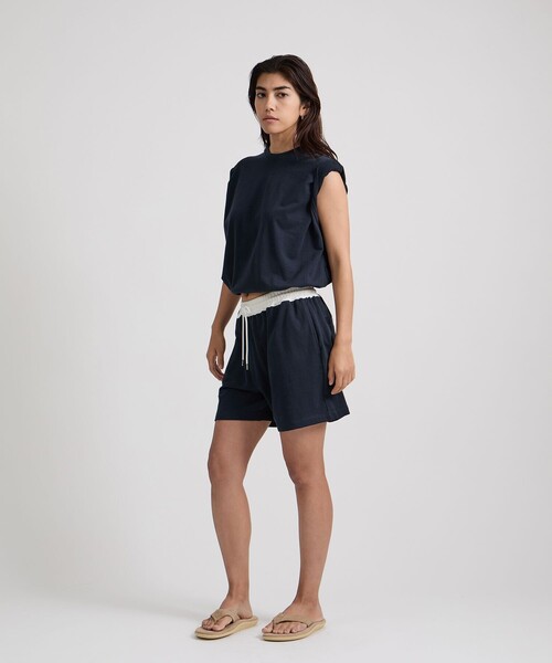 Saturdays NYC(サタデーズ ニューヨークシティ )の「Arisa Twisted Sleeve Top(Tシャツ/カットソー・レディース・グレー/ネイビー/ワイン・M/S)」の17枚目の写真