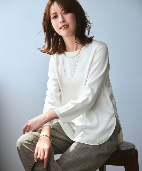 23区 L(ニジュウサンクオオキイサイズ)の「【洗える】サテン ロングスリーブ Tシャツ(Tシャツ/カットソー・レディース・ブラウン系/ライトオレンジ系/アイボリー系/スカイブルー系/グレー系・44/48/46)」の3枚目の写真