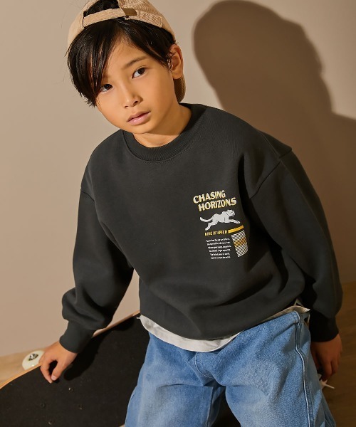 devirock（デビロック）の「デビラボ プリント 裏起毛 BIGシルエットトレーナー（スウェット・キッズ・ピンク系1/ブルー系1/ピンク系2/ブラック系1/グレー系1/ブラック系3/グリーン系2/ベージュ系2/ブラック系2/グリーン系1/ベージュ系1/ブラック系4/ブルー系2/グレー系2・90cm/100cm/110cm/120cm/130cm/140cm/150cm/160cm）」の3枚目の写真