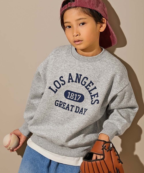 devirock（デビロック）の「デビラボ プリント 裏起毛 BIGシルエットトレーナー（スウェット・キッズ・ピンク系1/ブルー系1/ピンク系2/ブラック系1/グレー系1/ブラック系3/グリーン系2/ベージュ系2/ブラック系2/グリーン系1/ベージュ系1/ブラック系4/ブルー系2/グレー系2・90cm/100cm/110cm/120cm/130cm/140cm/150cm/160cm）」の5枚目の写真