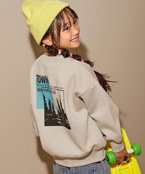 devirock（デビロック）の「デビラボ プリント 裏起毛 BIGシルエットトレーナー（スウェット・キッズ・ピンク系1/ブルー系1/ピンク系2/ブラック系1/グレー系1/ブラック系3/グリーン系2/ベージュ系2/ブラック系2/グリーン系1/ベージュ系1/ブラック系4/ブルー系2/グレー系2・90cm/100cm/110cm/120cm/130cm/140cm/150cm/160cm）」の6枚目の写真