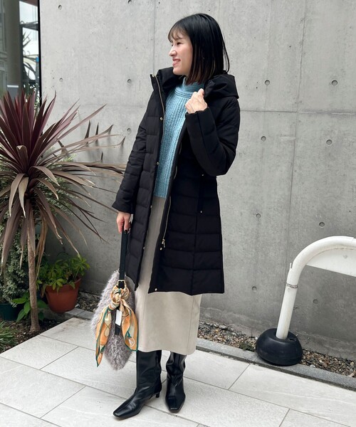 MICO COULIER（ミコクリエ）の「《撥水》ストレッチライトタフタロングコート（ダウンジャケット/コート・レディース・ブラック/グレイッシュベージュ/チャコールグレー・38）」の5枚目の写真