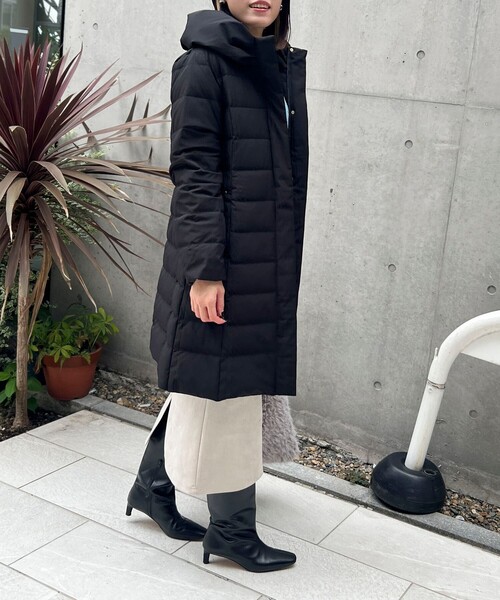 MICO COULIER（ミコクリエ）の「《撥水》ストレッチライトタフタロングコート（ダウンジャケット/コート・レディース・ブラック/グレイッシュベージュ/チャコールグレー・38）」の9枚目の写真