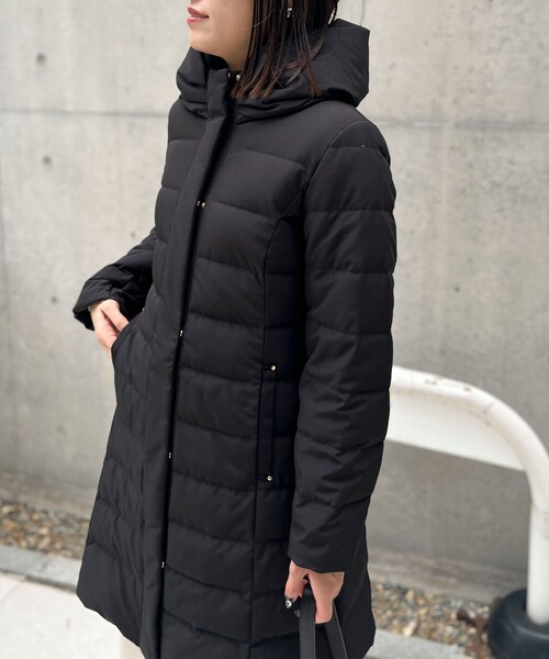 MICO COULIER（ミコクリエ）の「《撥水》ストレッチライトタフタロングコート（ダウンジャケット/コート・レディース・ブラック/グレイッシュベージュ/チャコールグレー・38）」の14枚目の写真