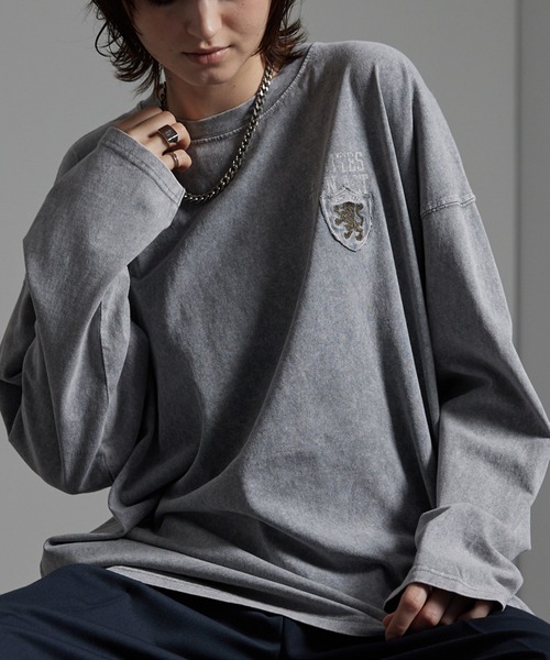 CIYOT(シヨウト)の「【CIYOT-シヨウト-】ヴィンテージ加工 スノーウォッシュ エンブレム刺繍 ロゴパッチ長袖Tシャツ(Tシャツ/カットソー・メンズ・グレー/ブラック/チェリーレッド/ダークブルー・L/M)」の2枚目の写真