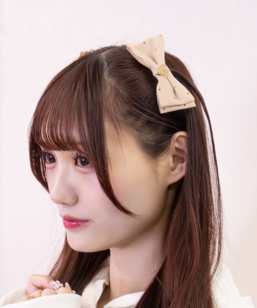 LAFARY（ラファリー）の「ゴールドスタッズミニリボン（バレッタ/ヘアクリップ・レディース・ブラック/ピンク/ベージュ・FREE）」の2枚目の写真