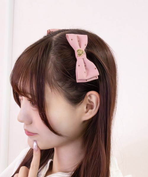 LAFARY（ラファリー）の「ゴールドスタッズミニリボン（バレッタ/ヘアクリップ・レディース・ブラック/ピンク/ベージュ・FREE）」の3枚目の写真