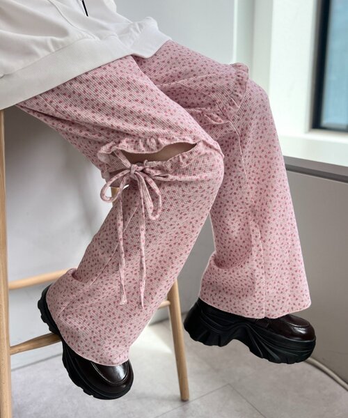 w closet（ダブルクローゼット）の「リボンフリルパンツ（その他パンツ・レディース・ピンク/オフホワイト/グレー/アイボリー・SMALL/MEDIUM）」の4枚目の写真