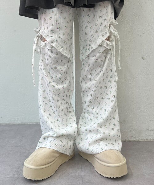 w closet（ダブルクローゼット）の「リボンフリルパンツ（その他パンツ・レディース・ピンク/オフホワイト/グレー/アイボリー・SMALL/MEDIUM）」の6枚目の写真