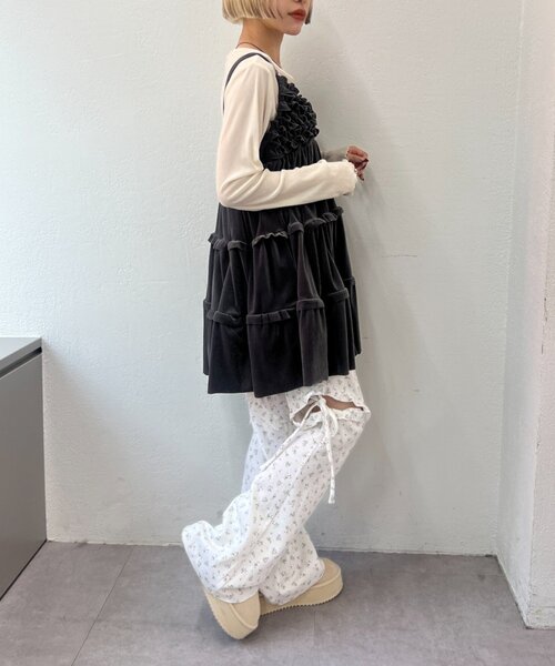 w closet（ダブルクローゼット）の「リボンフリルパンツ（その他パンツ・レディース・ピンク/オフホワイト/グレー/アイボリー・SMALL/MEDIUM）」の8枚目の写真