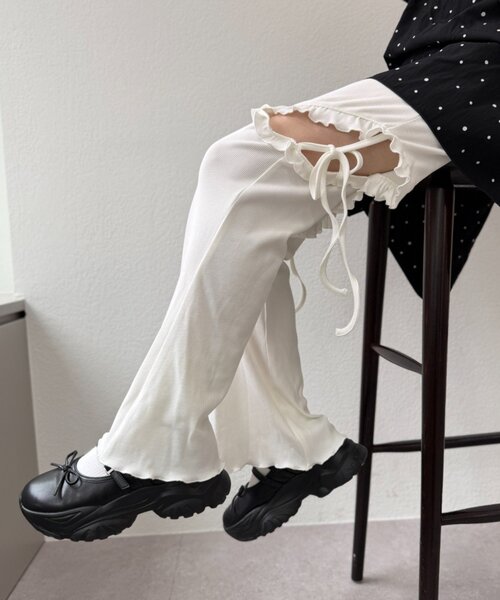 w closet（ダブルクローゼット）の「リボンフリルパンツ（その他パンツ・レディース・ピンク/オフホワイト/グレー/アイボリー・SMALL/MEDIUM）」の10枚目の写真