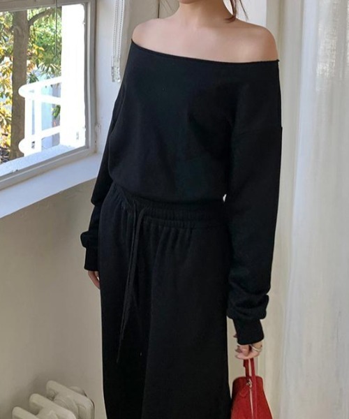 FAVORITO(ファヴォリート)の「スウェットオフショルダートップス+ワイドパンツセットアップ(セットアップ・レディース・ブラック/グレー・M/L)」の7枚目の写真