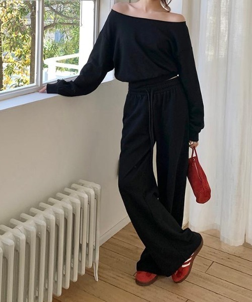 FAVORITO(ファヴォリート)の「スウェットオフショルダートップス+ワイドパンツセットアップ(セットアップ・レディース・ブラック/グレー・M/L)」の17枚目の写真