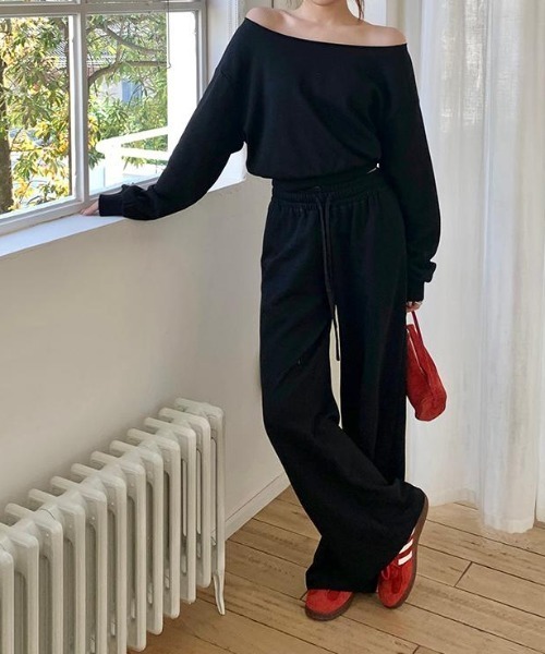FAVORITO(ファヴォリート)の「スウェットオフショルダートップス+ワイドパンツセットアップ(セットアップ・レディース・ブラック/グレー・M/L)」の6枚目の写真