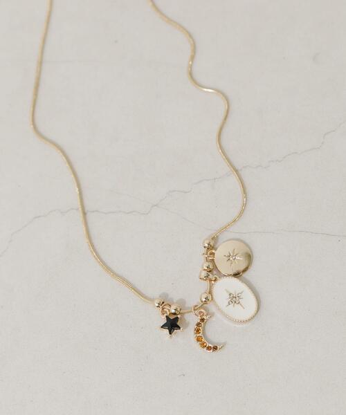 SMELLY（スメリー）の「スパークルマルチチャームネックレス（ネックレス・レディース・ゴールド・-）」の4枚目の写真