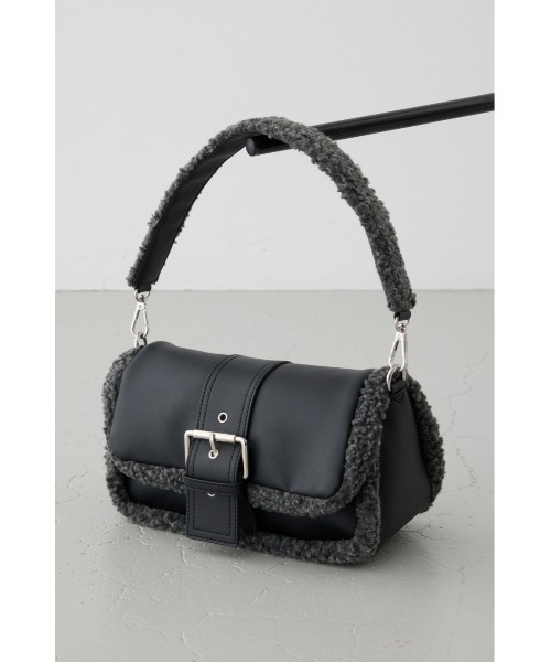 AZUL by moussy（アズールバイマウジー）の「【WEB限定】フェイクムートンショルダーバッグ（ショルダーバッグ・レディース・ブラック/ブラウン・FREE）」の8枚目の写真