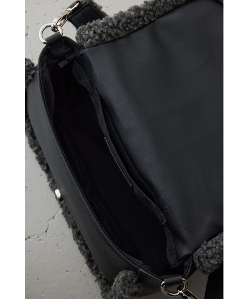 AZUL by moussy（アズールバイマウジー）の「【WEB限定】フェイクムートンショルダーバッグ（ショルダーバッグ・レディース・ブラック/ブラウン・FREE）」の13枚目の写真