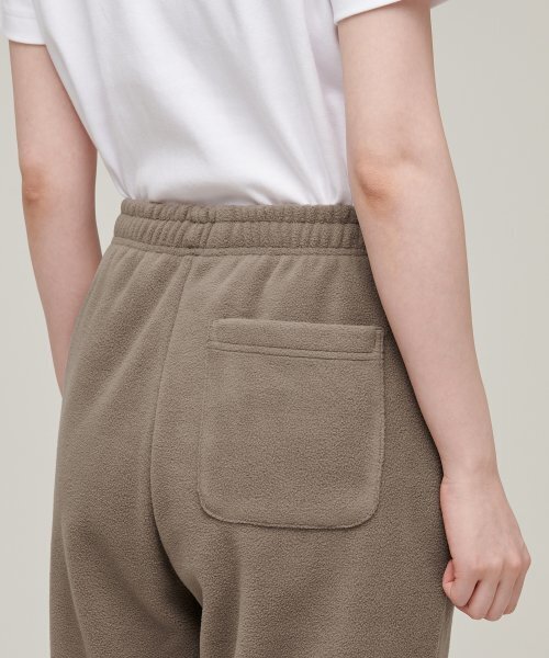 MUSINSA STANDARD WOMAN(ムシンサスタンダードウーマン)の「レディースポーラフリーススウェットパンツ【ダスティベージュ】(スウェットパンツ・レディース・その他・X-SMALL/SMALL/MEDIUM/LARGE)」の6枚目の写真