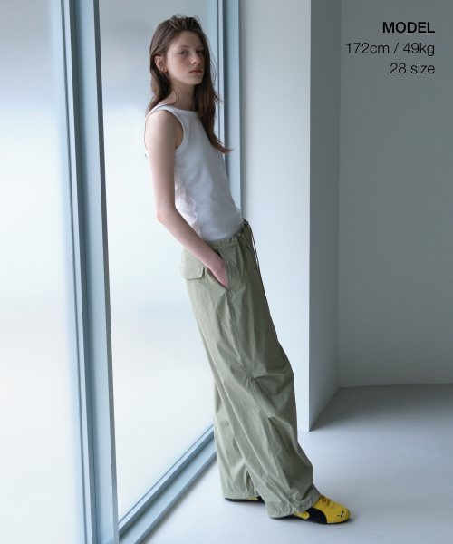 MUSINSA STANDARD WOMAN（ムシンサスタンダードウーマン）の「ウィメンズパラシュートパンツ[セージ]（スウェットパンツ・レディース・その他・30/24/26/28/22）」の16枚目の写真