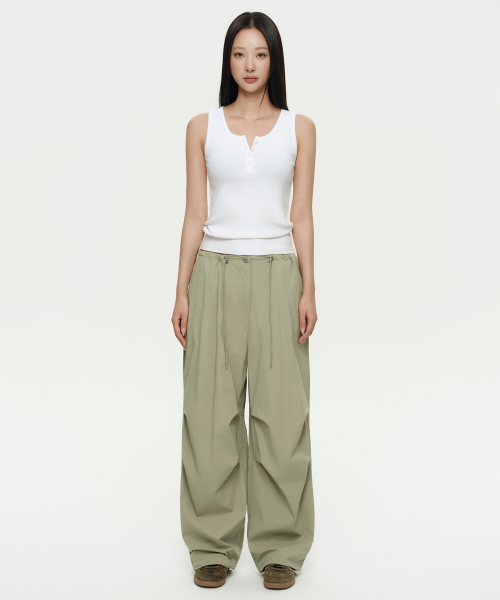 MUSINSA STANDARD WOMAN（ムシンサスタンダードウーマン）の「ウィメンズパラシュートパンツ[セージ]（スウェットパンツ・レディース・その他・30/24/26/28/22）」の15枚目の写真