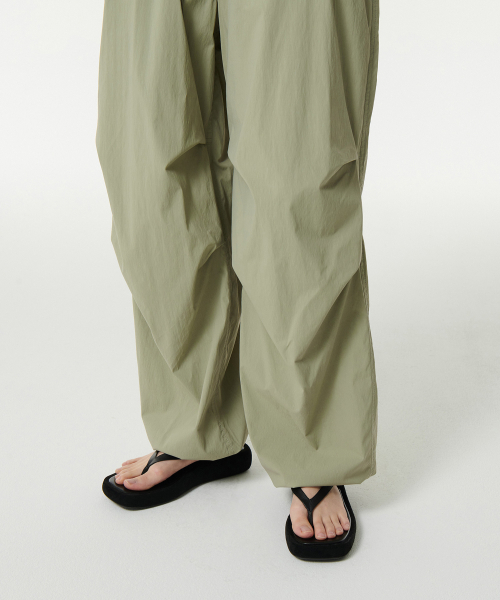 MUSINSA STANDARD WOMAN（ムシンサスタンダードウーマン）の「ウィメンズパラシュートパンツ[セージ]（スウェットパンツ・レディース・その他・30/24/26/28/22）」の8枚目の写真