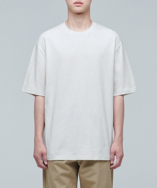 MUSINSA STANDARD（ムシンサスタンダード）の「リラックスフィットクルーネックTシャツ2 [オートミール]（Tシャツ/カットソー・メンズ・その他・SMALL/MEDIUM/LARGE/X-LARGE/XX-LARGE/XXX-LARGE）」の2枚目の写真