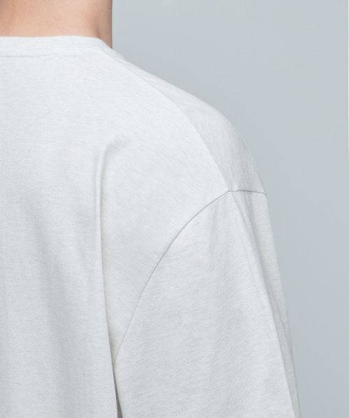 MUSINSA STANDARD（ムシンサスタンダード）の「リラックスフィットクルーネックTシャツ2 [オートミール]（Tシャツ/カットソー・メンズ・その他・SMALL/MEDIUM/LARGE/X-LARGE/XX-LARGE/XXX-LARGE）」の6枚目の写真