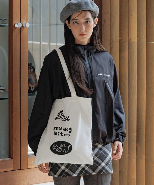 ALAND（エーランド）の「【UNISEX】 ALAND×INAPSQUARE／トートバッグ（トートバッグ・レディース・ブルー/ブラック/ホワイト/レッド/その他1・FREE）」の6枚目の写真