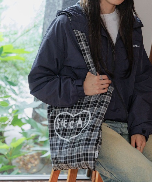 ALAND（エーランド）の「【UNISEX】 ALAND×INAPSQUARE／トートバッグ（トートバッグ・レディース・ブルー/ブラック/ホワイト/レッド/その他1・FREE）」の8枚目の写真