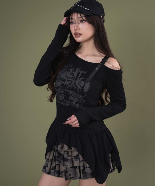 dispark（ディスパーク）の「DISPARK/【25年秋冬新作】ショルダーベルトイレヘムトップ（Tシャツ/カットソー・レディース・ブラック/ホワイト・FREE）」の2枚目の写真