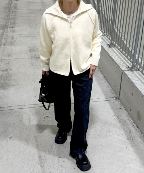 ISOOK（アイスー）の「スタンドカラーダブルジップニット(chiica select) / ドライバーズニット ジップアップ カーディガン 羽織り スタンドカラー 長袖 ミドル丈 ホワイト グレー シンプルニット 白 無地（カーディガン/ボレロ・レディース・アイボリー/グレー・FREE）」の3枚目の写真