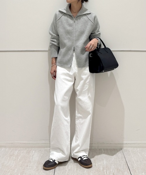 ISOOK（アイスー）の「スタンドカラーダブルジップニット(chiica select) / ドライバーズニット ジップアップ カーディガン 羽織り スタンドカラー 長袖 ミドル丈 ホワイト グレー シンプルニット 白 無地（カーディガン/ボレロ・レディース・アイボリー/グレー・FREE）」の5枚目の写真