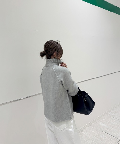 ISOOK（アイスー）の「スタンドカラーダブルジップニット(chiica select) / ドライバーズニット ジップアップ カーディガン 羽織り スタンドカラー 長袖 ミドル丈 ホワイト グレー シンプルニット 白 無地（カーディガン/ボレロ・レディース・アイボリー/グレー・FREE）」の6枚目の写真